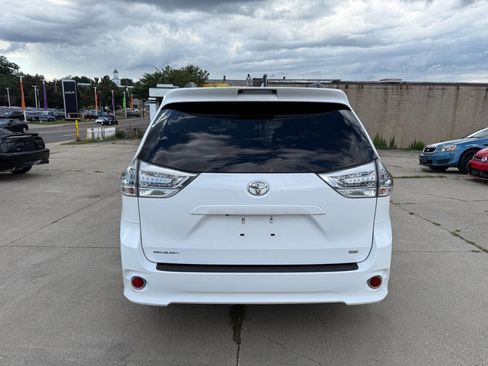 Used 2017 Toyota Sienna SE Premium image 15