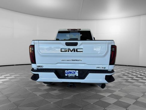 Used 2024 GMC Sierra 3500 AT4 w/ AT4 Preferred Package AWD/4WD image 4