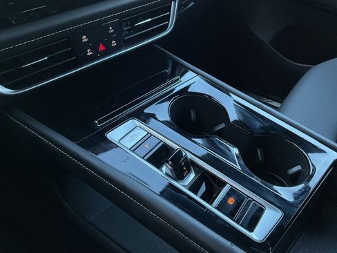 Used 2024 Volkswagen Atlas Cross Sport SE image 35