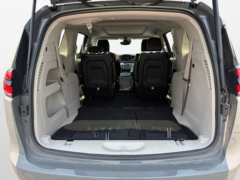 Certified 2023 Chrysler Pacifica Limited image 20