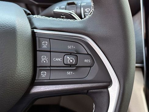 New 2025 Jeep Grand Cherokee Limited image 17