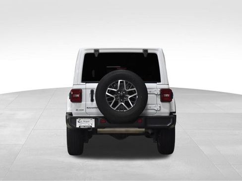 Used 2025 Jeep Wrangler Unlimited Sahara AWD/4WD image 9
