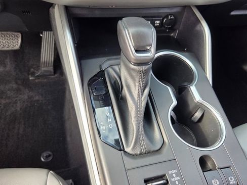 Used 2021 Toyota Highlander XLE image 28