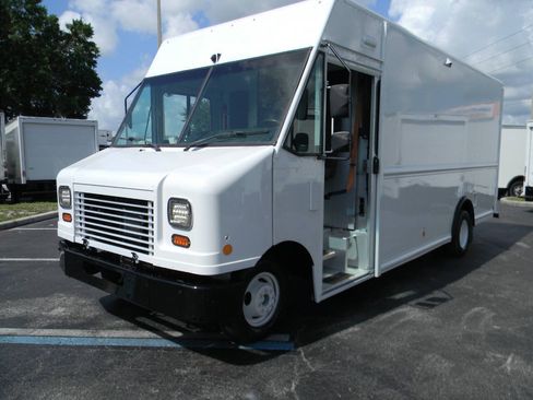 Used 2019 Ford E-450 and Econoline 450 Super Duty RWD image 4