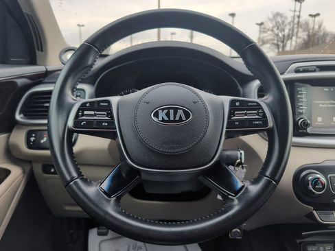 Used 2019 Kia Sorento LX w/ LX Convenience Package image 11