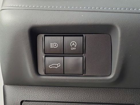 Used 2024 Toyota Highlander XSE FWD image 25