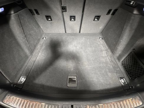 Used 2024 Porsche Macan image 31