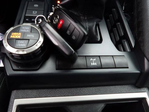 Used 2025 Toyota Tacoma 4x4 Double Cab TRD Off Road image 31