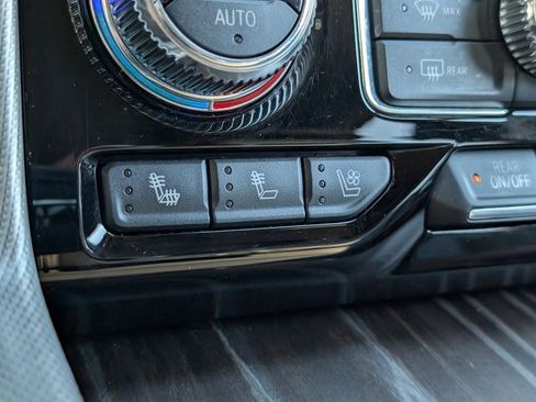 Used 2021 GMC Yukon Denali w/ Denali Premium Package image 17