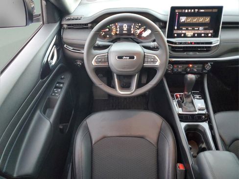 Certified 2025 Jeep Compass Latitude w/ Altitude Special Edition image 12