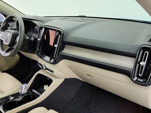 Used 2024 Volvo XC40 B5 Plus w/ Protection Package Premier AWD/4WD image 20