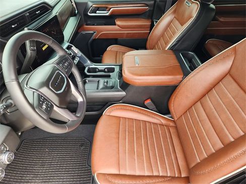 Used 2026 GMC Sierra 2500 Denali Ultimate image 9