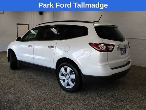 Used 2016 Chevrolet Traverse LT w/ Style and Technology Package FWD image 2