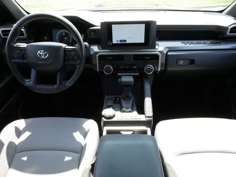 Certified 2024 Toyota Tacoma SR5 AWD/4WD image 10