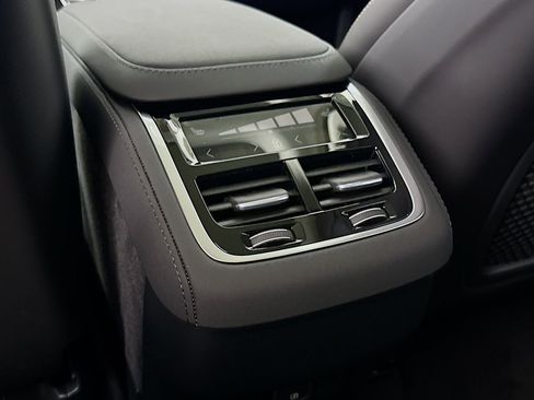 New 2026 Volvo XC90 B6 Ultra w/ Protection Package image 27