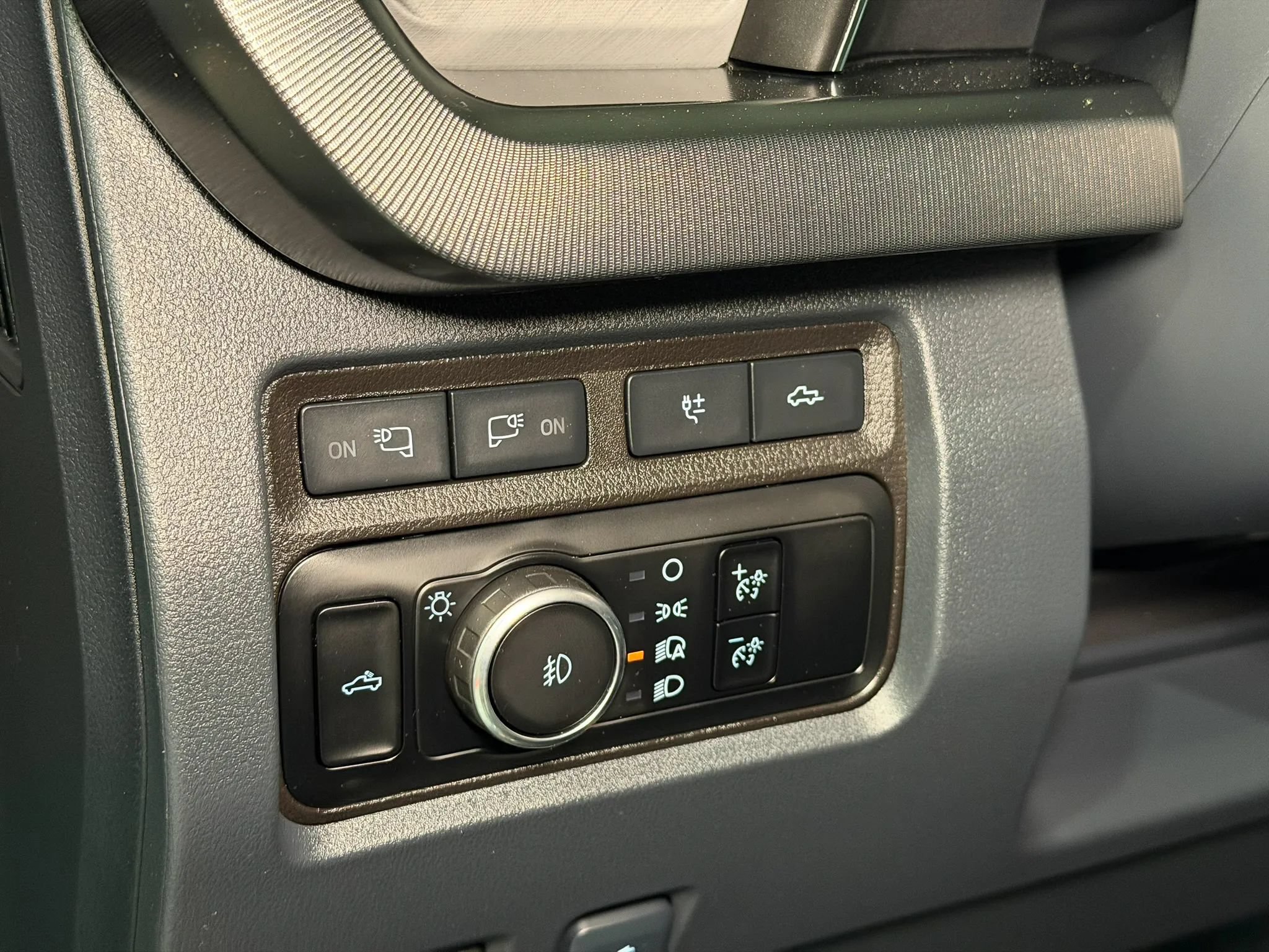 Used 2024 Ford F350 Platinum AWD/4WD image 31
