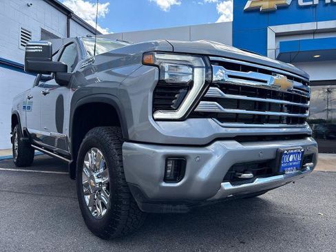 Used 2026 Chevrolet Silverado 2500 High Country w/ High Country Premium Package AWD/4WD image 3