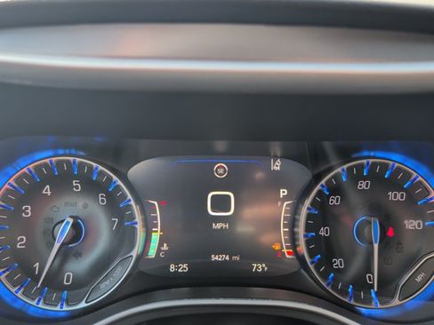 Used 2025 Chrysler Pacifica Select FWD image 12