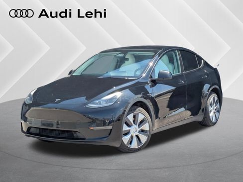 Used 2024 Tesla Model Y Long Range AWD/4WD image 1