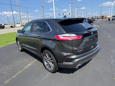 Used 2019 Ford Edge Titanium w/ Cold Weather Package FWD image 4