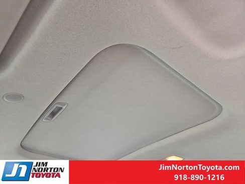 Used 2025 Hyundai Venue SEL FWD image 25