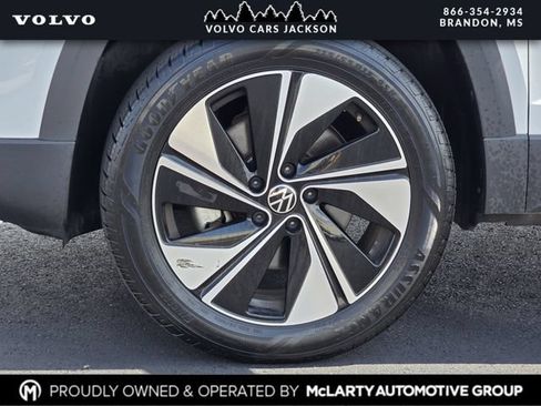 Used 2025 Volkswagen Taos SE AWD/4WD image 32