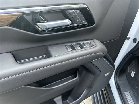 New 2026 Chevrolet Suburban High Country image 8