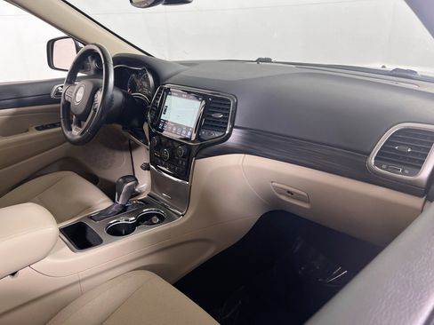 Used 2022 Jeep Grand Cherokee Laredo E image 25