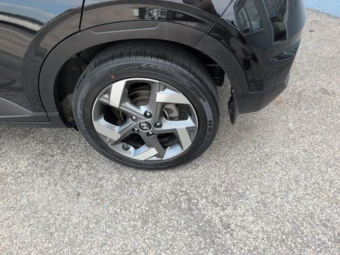 Used 2022 Hyundai Venue SEL FWD image 9
