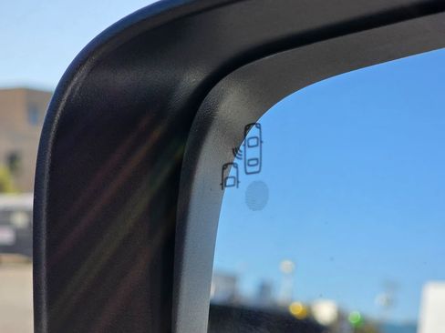 Used 2023 Jeep Renegade Latitude image 24