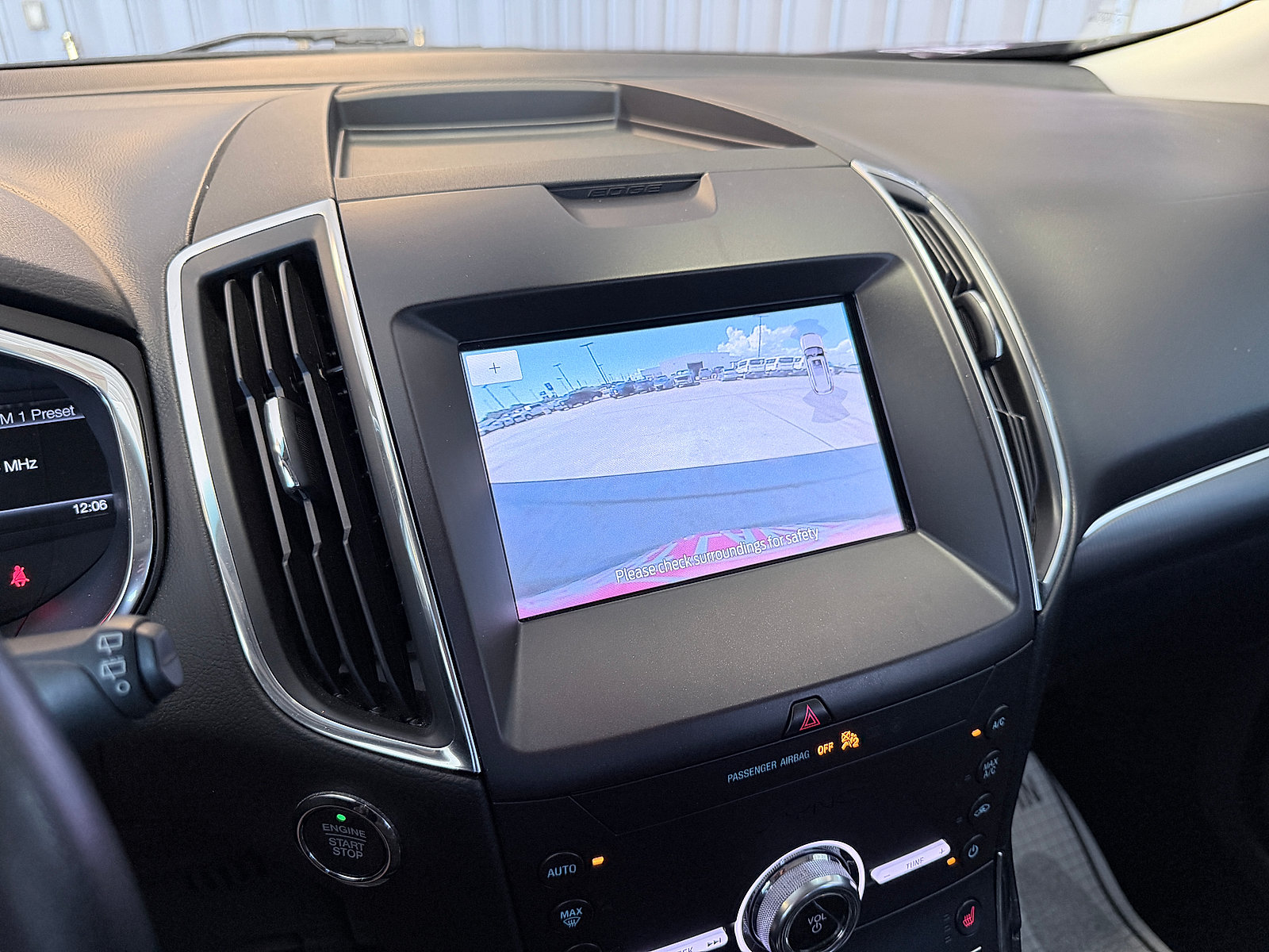 Used 2020 Ford Edge Titanium FWD image 33