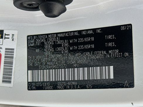 Used 2021 Toyota Highlander XLE FWD image 12