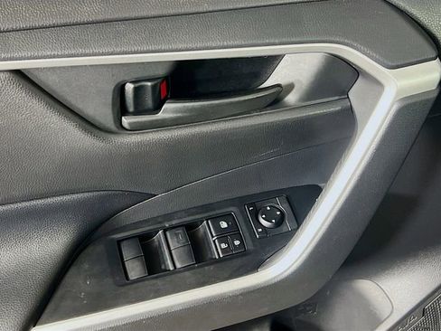 Used 2020 Toyota RAV4 LE image 11