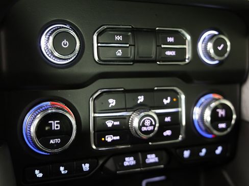 Used 2021 GMC Yukon SLT w/ SLT Premium Package image 10