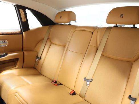 Used 2016 Rolls-Royce Ghost image 3