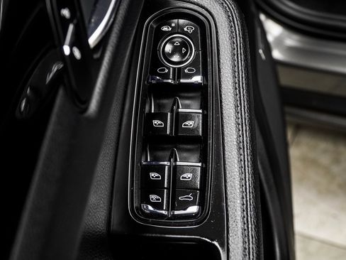 Used 2018 Porsche Macan S image 34