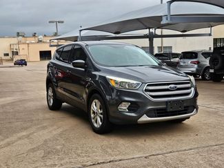 Used 2017 Ford Escape SE FWD video 3