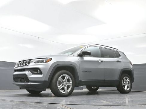 Used 2024 Jeep Compass Latitude AWD/4WD image 52
