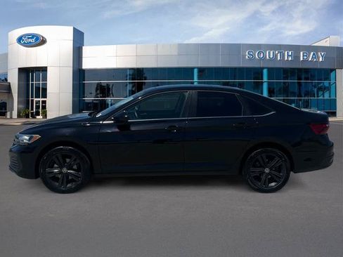 Used 2023 Volkswagen Jetta SE FWD image 2