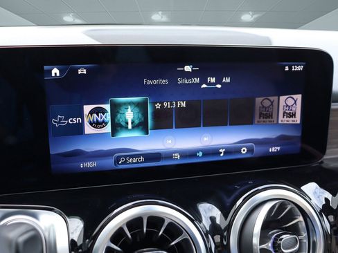 New 2025 Mercedes-Benz GLB 250 image 43