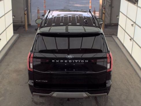 Used 2025 Ford Expedition Platinum AWD/4WD image 9
