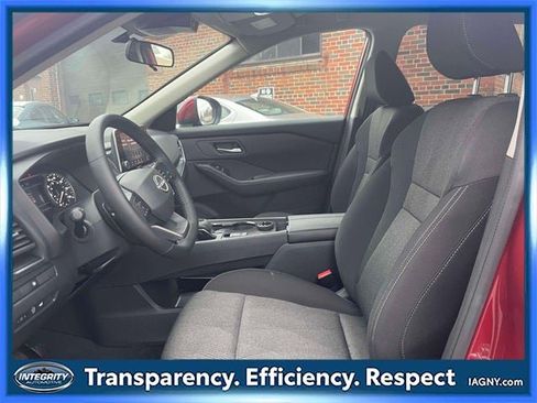 Certified 2025 Nissan Rogue SV image 15