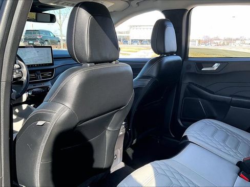 Used 2023 Ford Escape Platinum w/ Premium Technology Package image 31