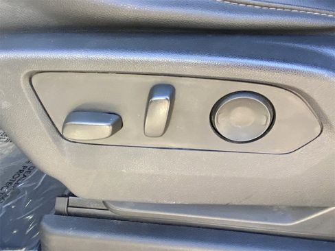 Used 2023 Chevrolet Suburban Z71 w/ Luxury Package image 21