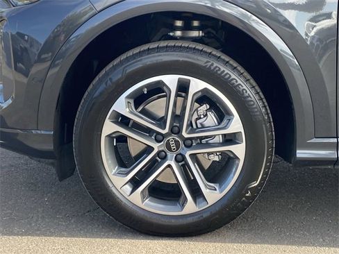 Used 2025 Audi Q5 Premium Plus image 11