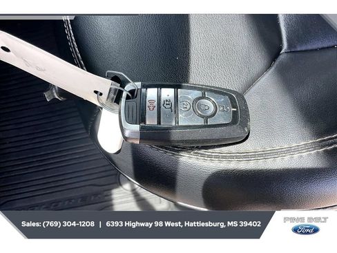 Used 2022 Ford Explorer XLT w/ Equipment Group 202A AWD/4WD image 9