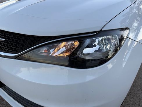 Used 2017 Chrysler Pacifica LX image 11