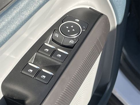 New 2025 Ford Maverick XL image 16