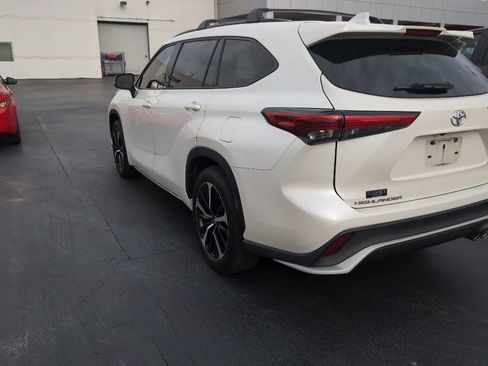 Used 2021 Toyota Highlander XSE FWD image 4