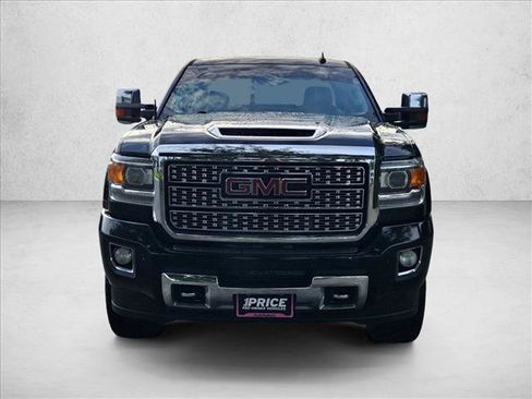 Used 2018 GMC Sierra 2500 Denali w/ Duramax Plus Package AWD/4WD image 2